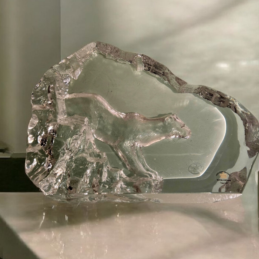 Royal Krona Sweden signed by Mats Jonasso 9" lead crystal lion cougar sculpture. - Picture 2 of 6